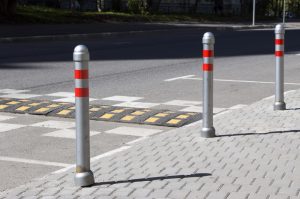 Парковочные столбики: безопасное решение для организации пространства и защиты автотранспорта